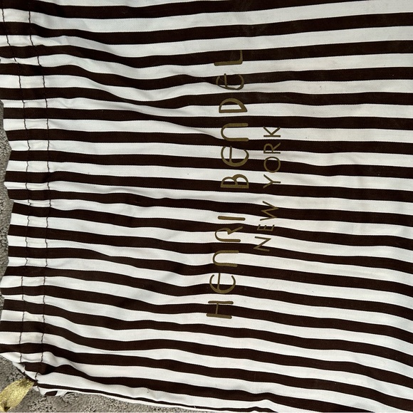 Henri Bendel Milliner Mini Caviar crossbody bag - Picture 5 of 8